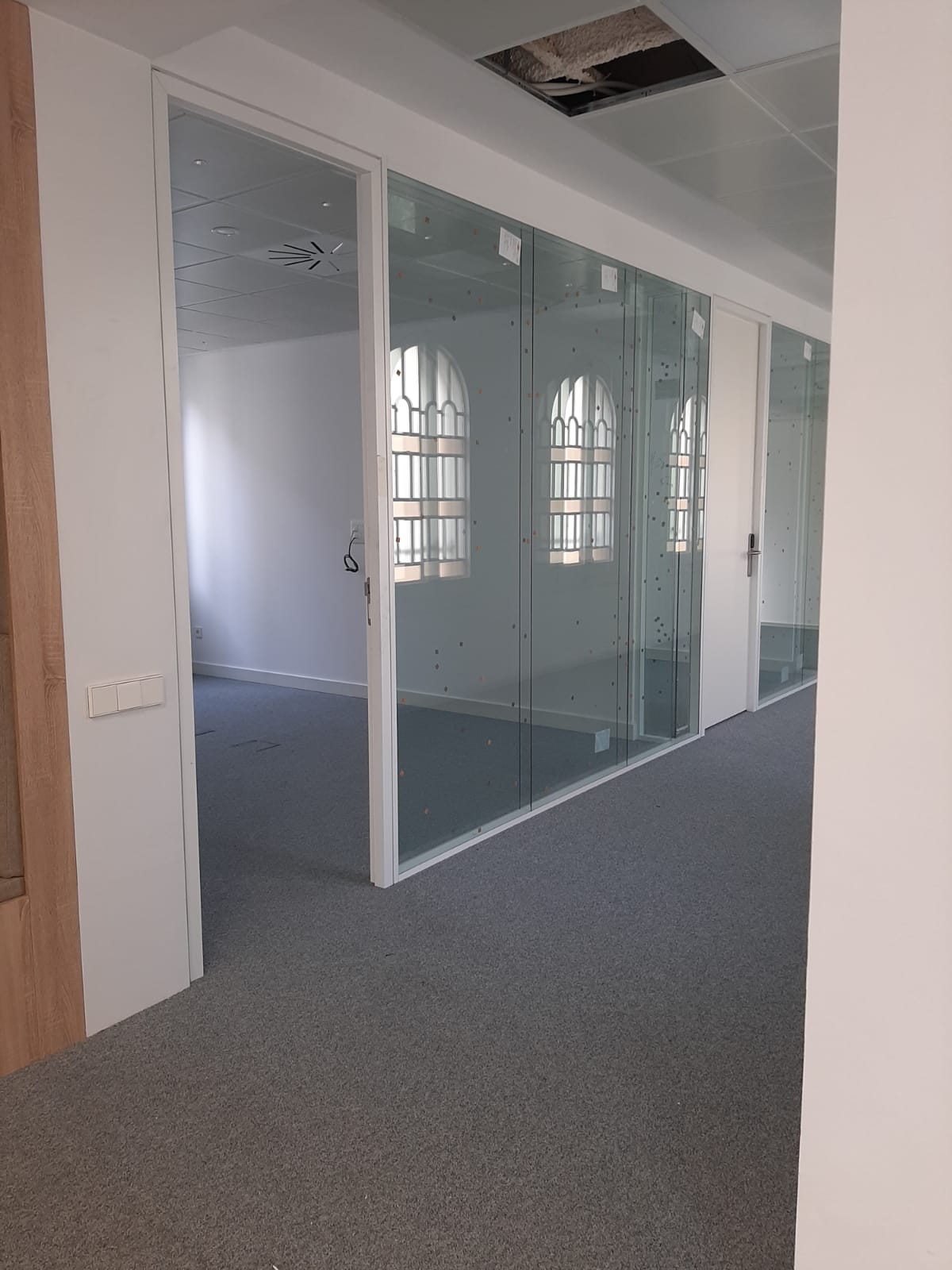 Puertas y mamparas de oficinas en Barcelona