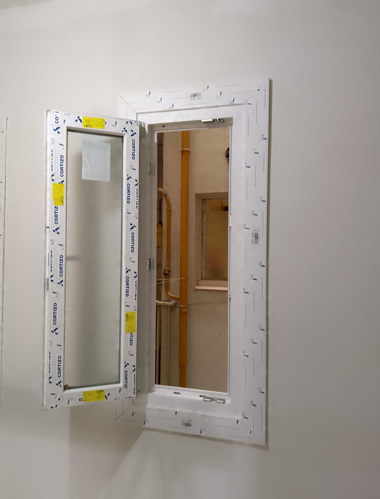 Diseño y fabricación de puertas y ventanas de aluminio y pvc
